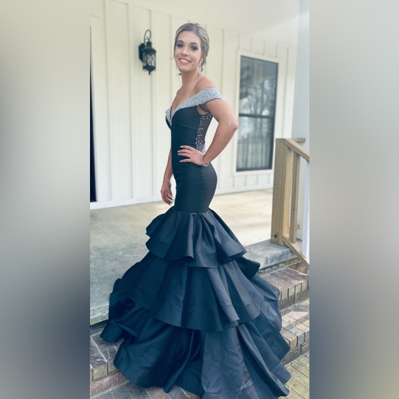 prom dress with beautiful diamond detail in perfect condition only wore once - Picture 3 of 4